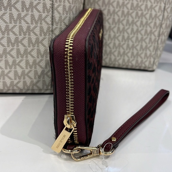 MICHAEL KORS
Leather Lg Continental Wristlet Case Wallet Exotic Print Hair Culf - Picture 14 of 16